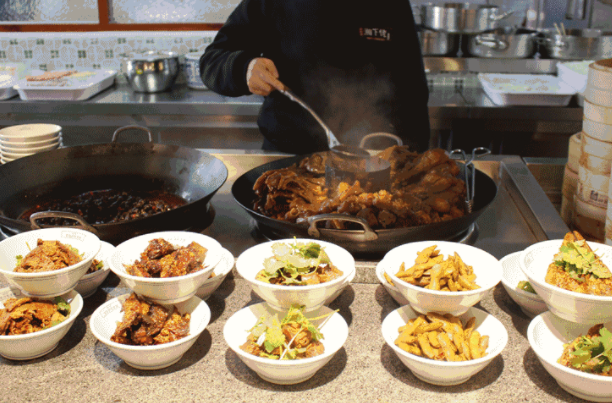 大(dà)味坊果碳烤鴨沖擊餐飲行(xíng)業(yè)有(yǒu)絕招